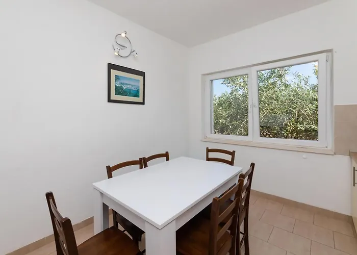 Stunning In Semesterbostad Supetar